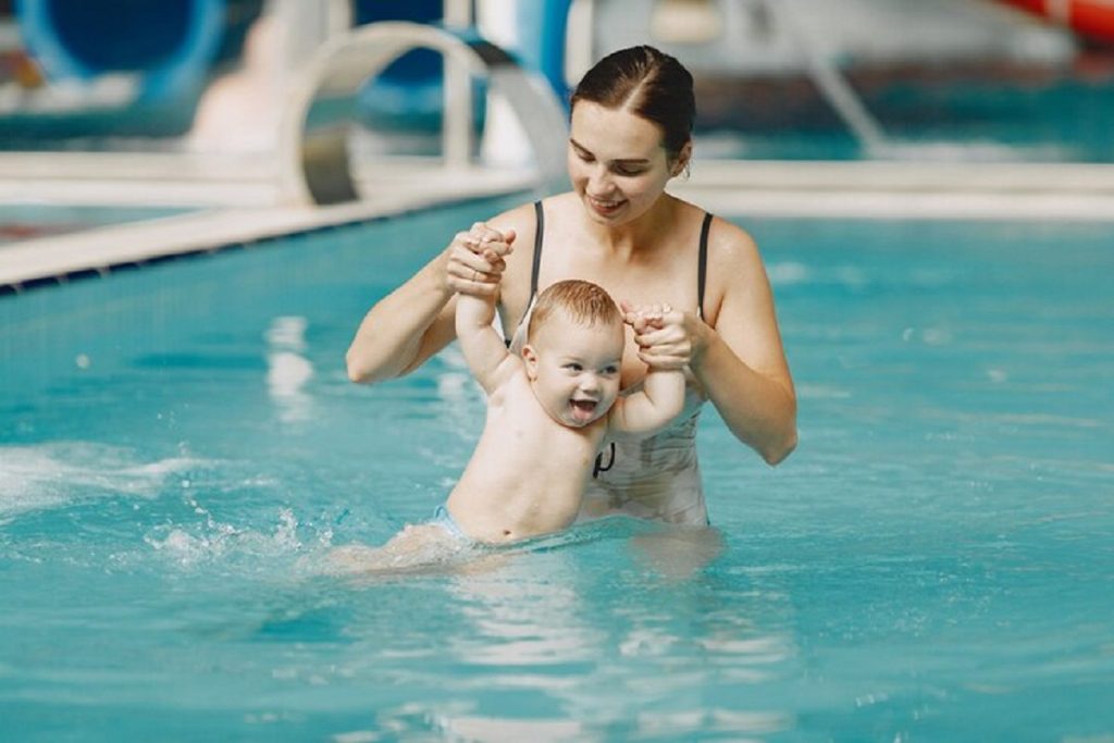 Couche piscine bébé : hygiène et confort pour votre bout de chou