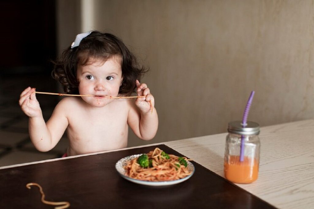 Finger food bébé : encourager votre enfant à manger par lui-même