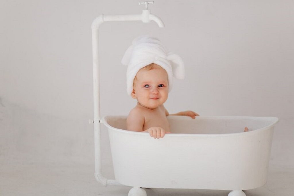 Siège de bain bébé : les différents types et comment choisir ?