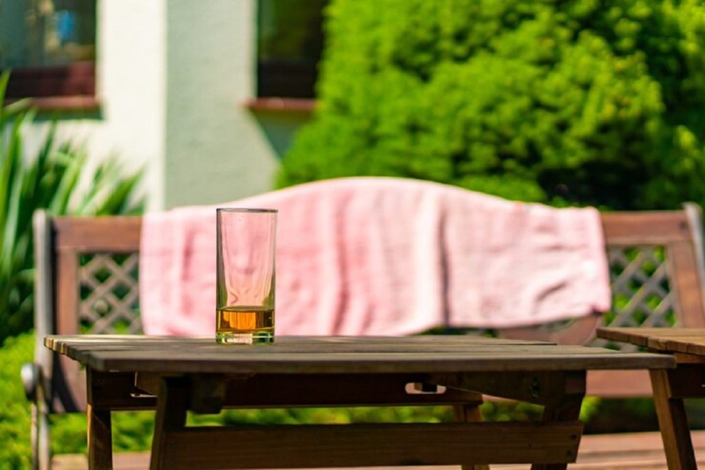 Comment choisir une housse table jardin ?