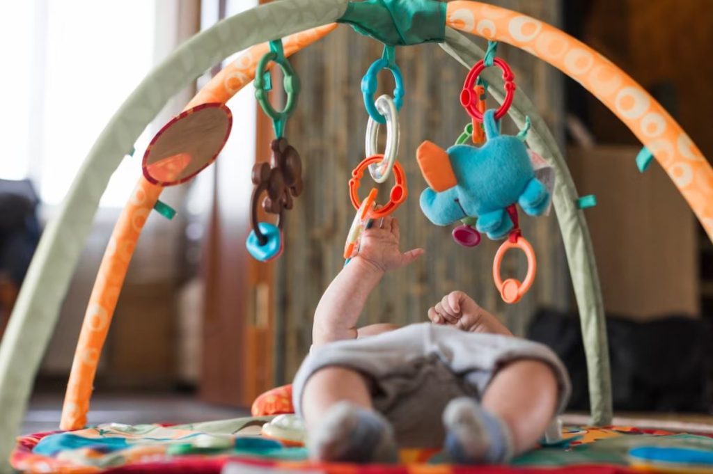 Est-ce que les tapis aident vraiment à l’éveil de votre bébé ?