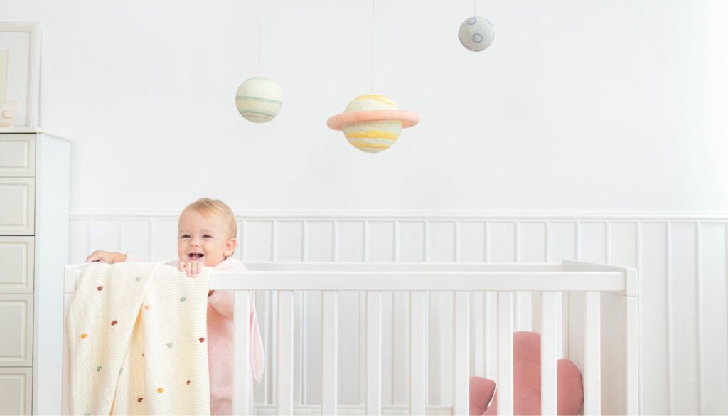 Projecteur plafond bébé : modèles apaisants pour un endormissement doux